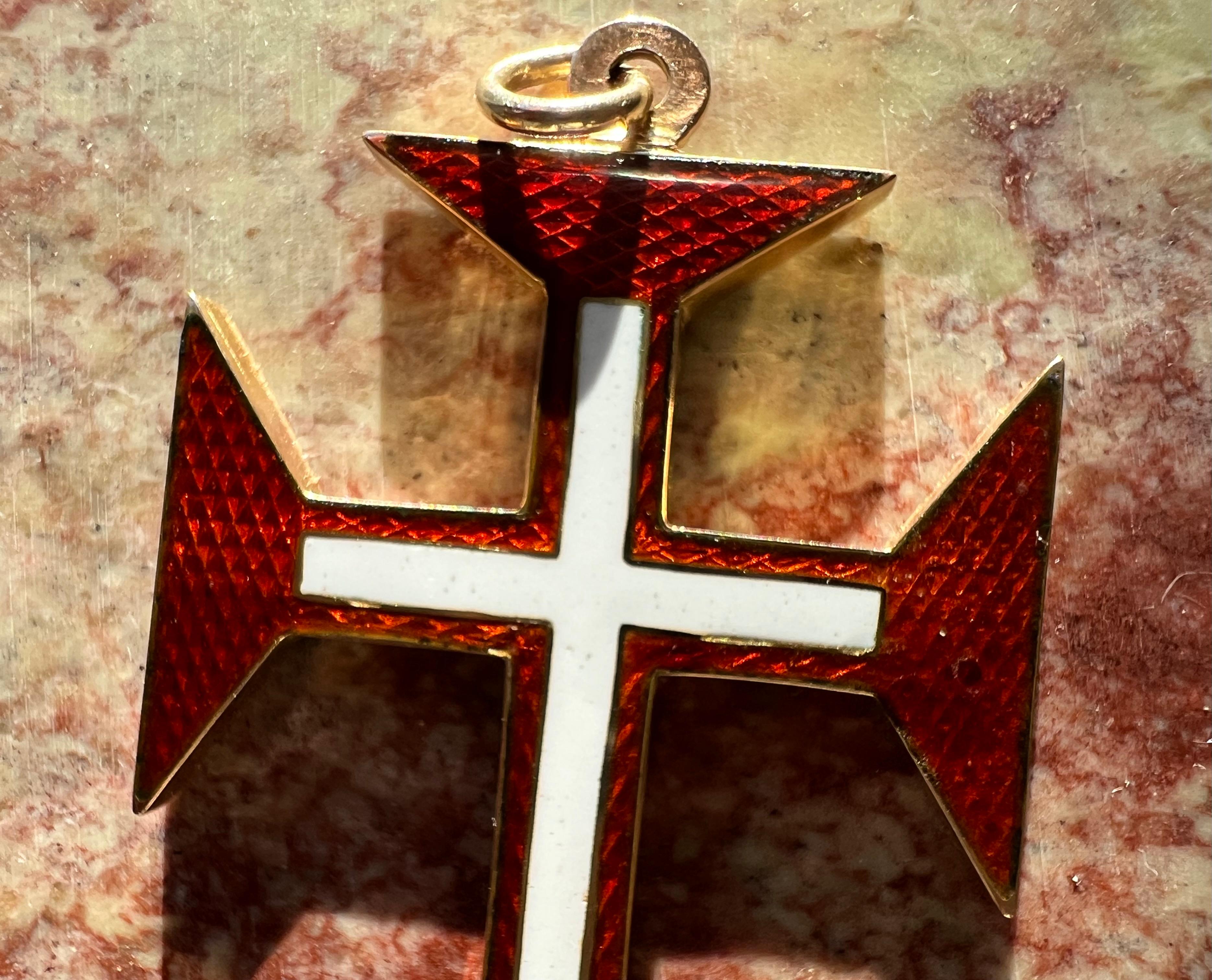 Antiker portugiesischer Christus-Orden 19k Gold & Emaille Kreuz-Anhänger im Zustand „Relativ gut“ in Amsterdam, NL