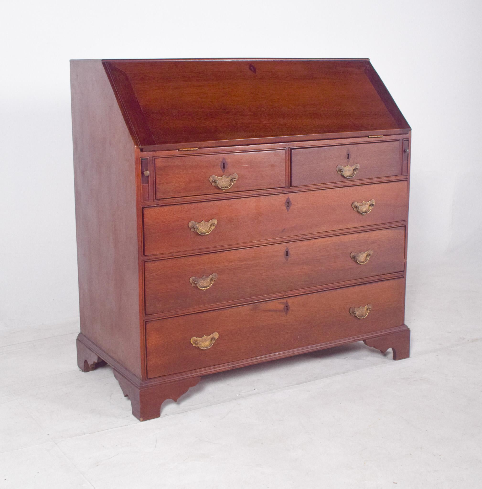 Victorien tardif Ancienne commode portugaise en papier en Vinhático en vente