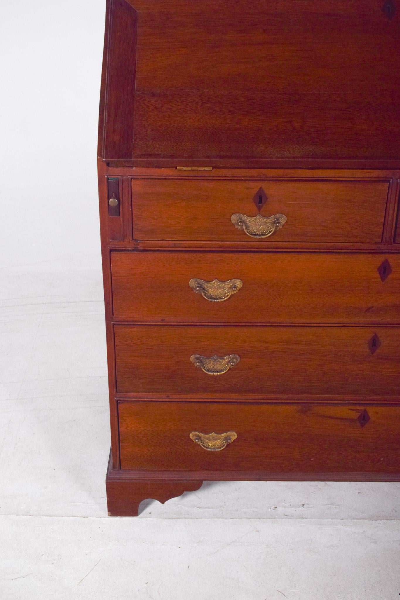 Portugais Ancienne commode portugaise en papier en Vinhático en vente