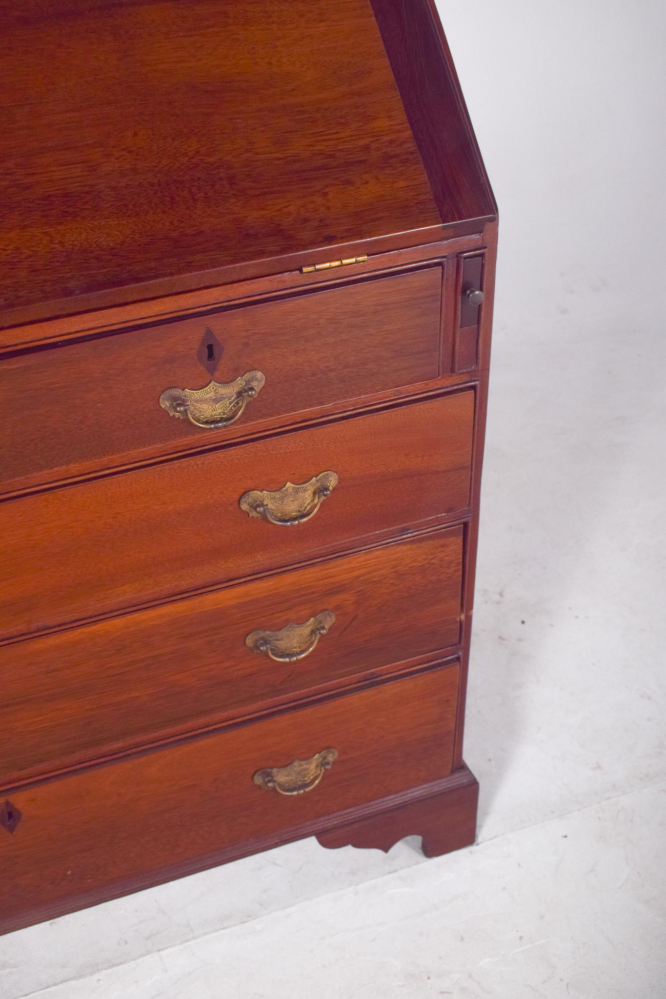 Ancienne commode portugaise en papier en Vinhático Bon état - En vente à Lisboa, Lisboa