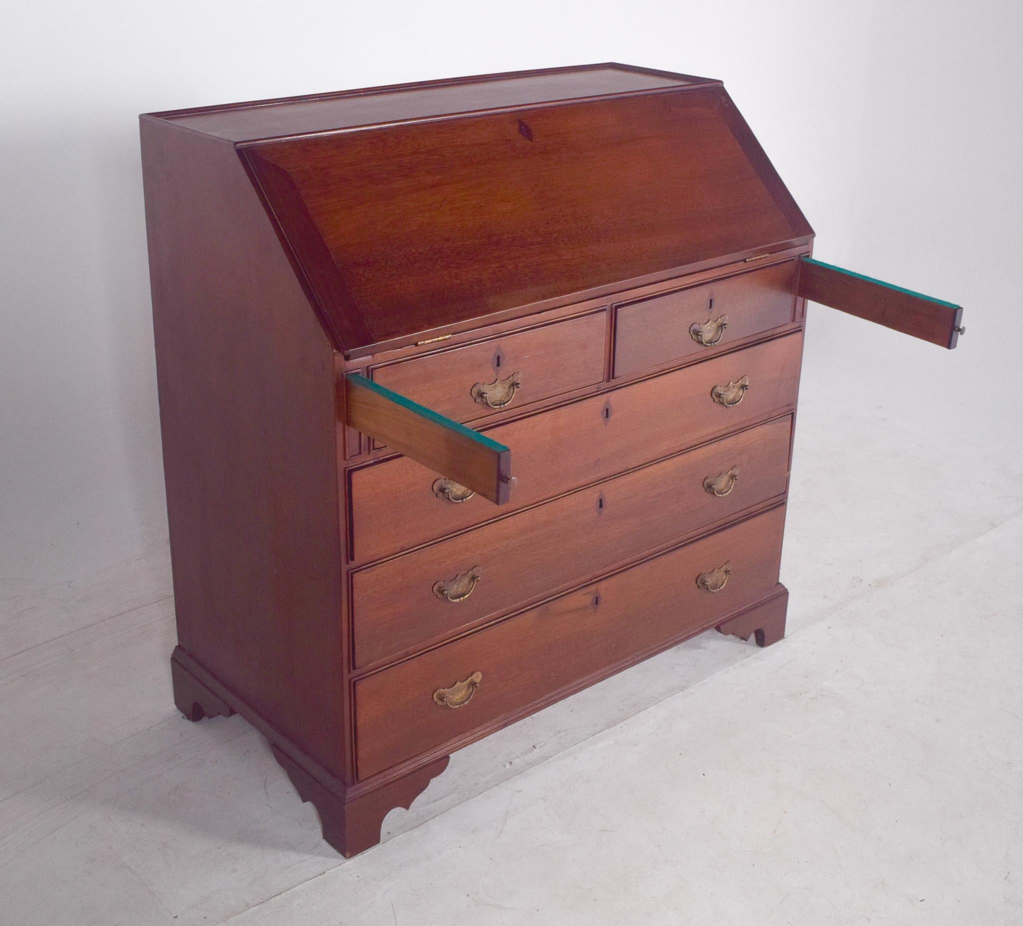 XIXe siècle Ancienne commode portugaise en papier en Vinhático en vente