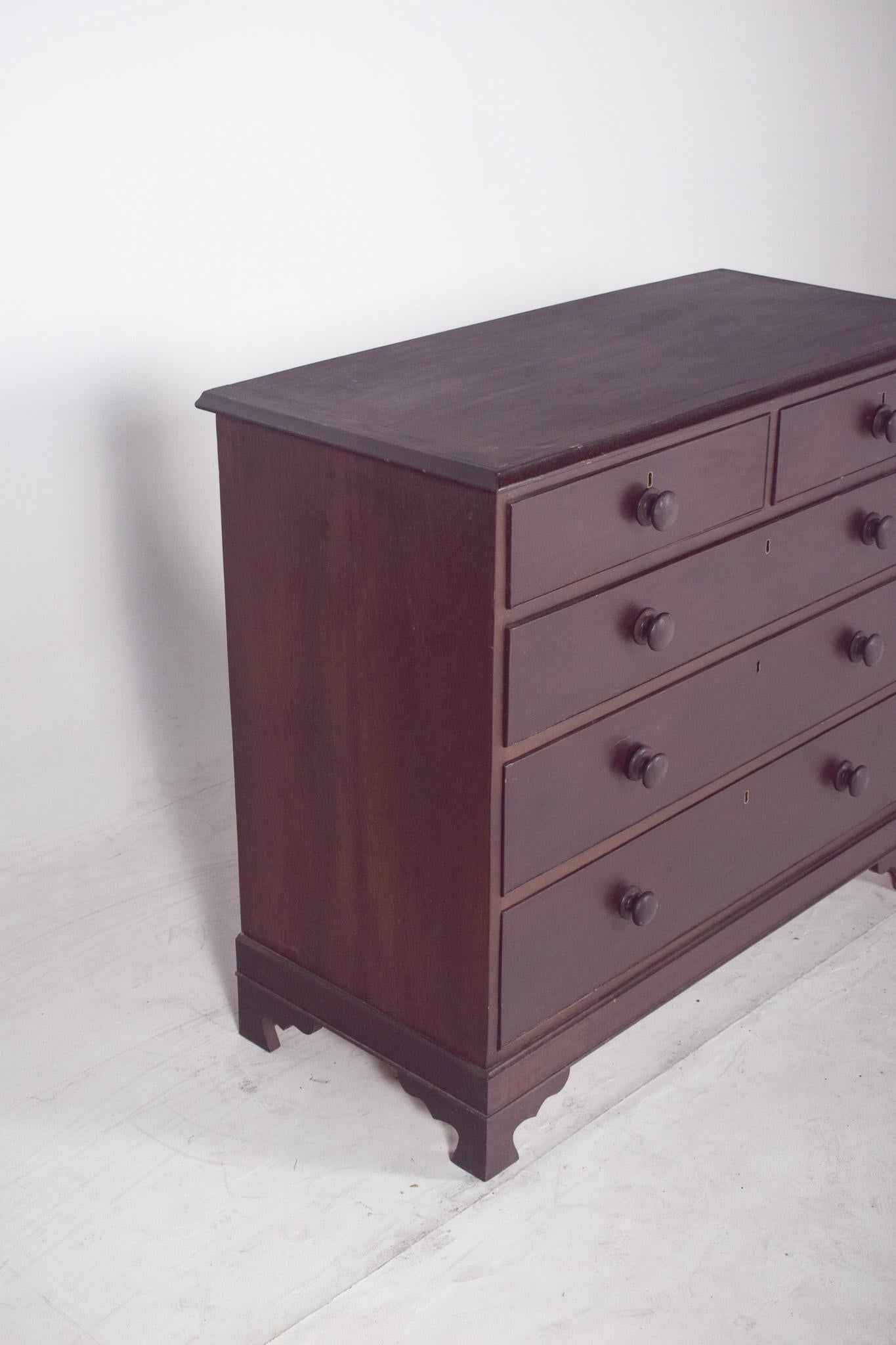 Antique Portuguese Romantic Chest of Drawers In Good Condition For Sale In Lisboa, Lisboa