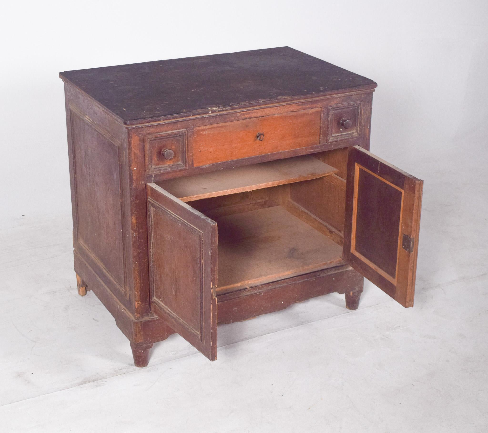 Antico armadio rustico portoghese in Wood scuro in vendita 3