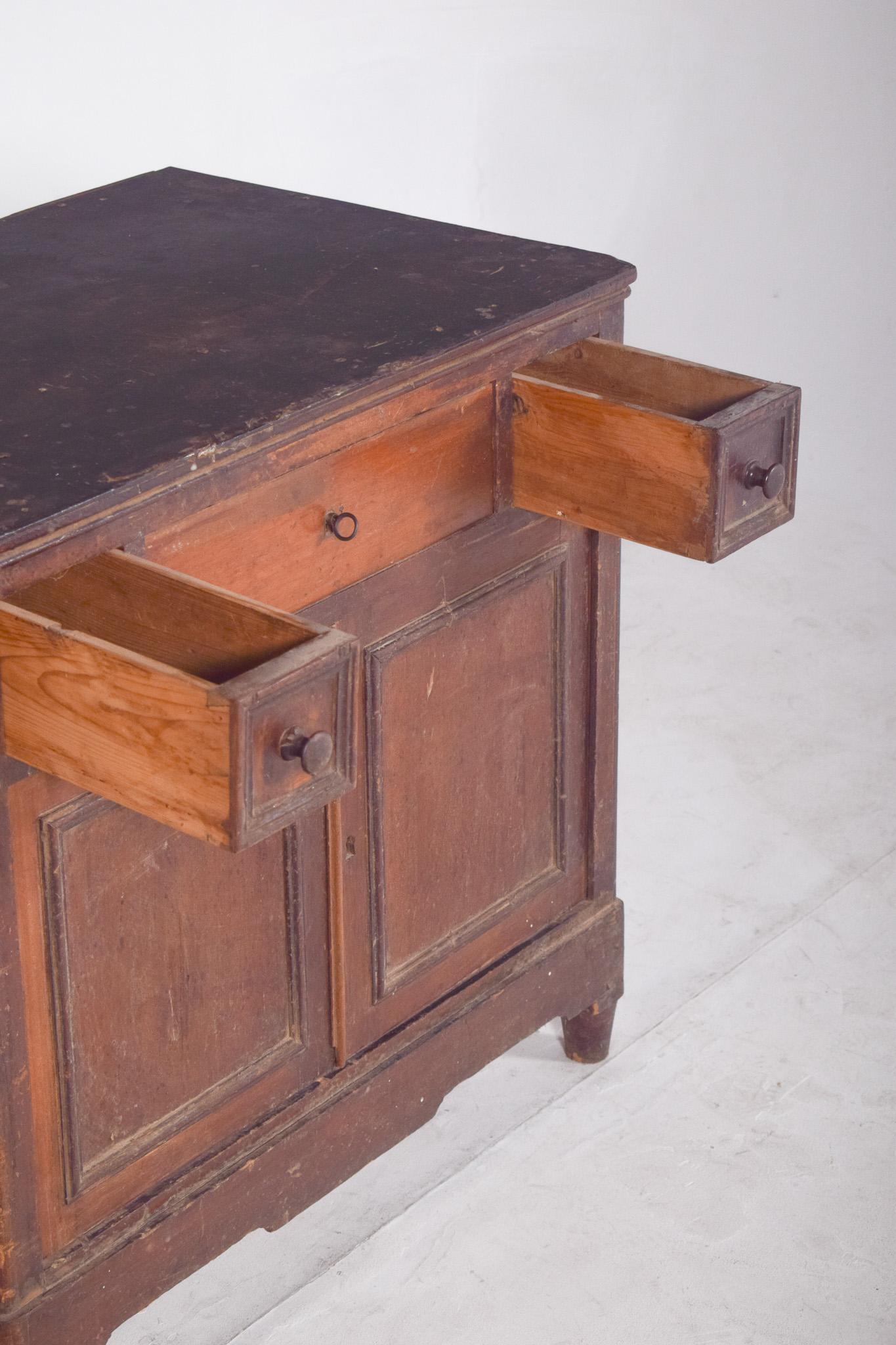 Legno Antico armadio rustico portoghese in Wood scuro in vendita