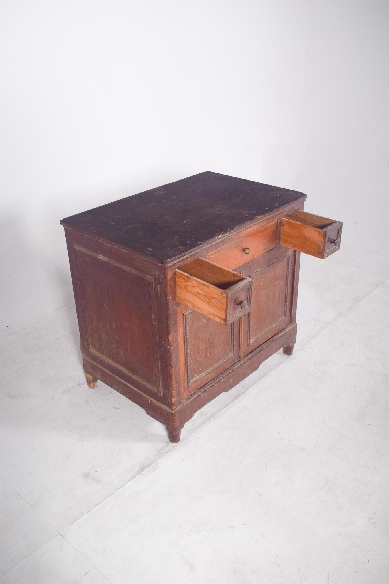 Antico armadio rustico portoghese in Wood scuro in vendita 2