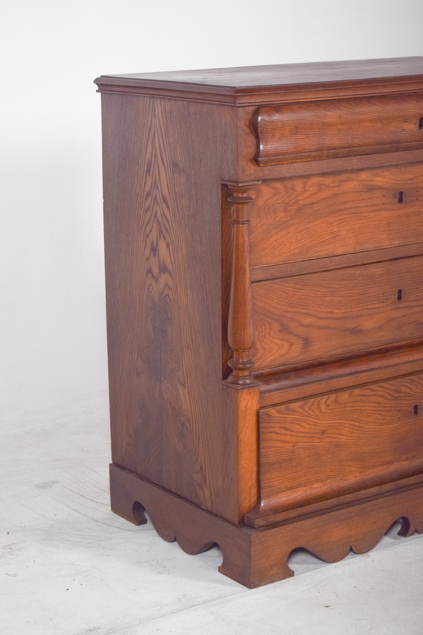 Antique Portuguese Rustic Oak Chest of Drawers In Good Condition For Sale In Lisboa, Lisboa