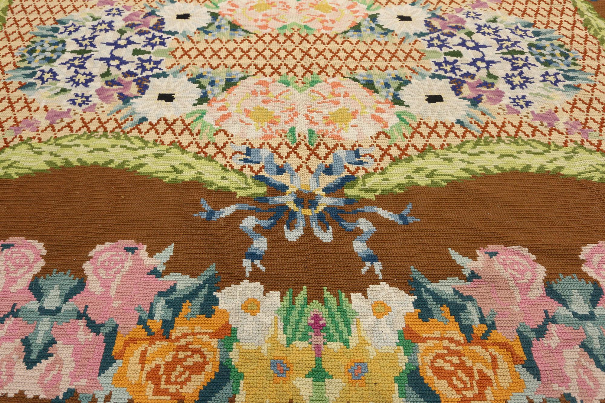 Portugais Tapis d'Aubusson Arraiolos portugais des années 1890, le romantisme français rencontre le Maximalisme en vente