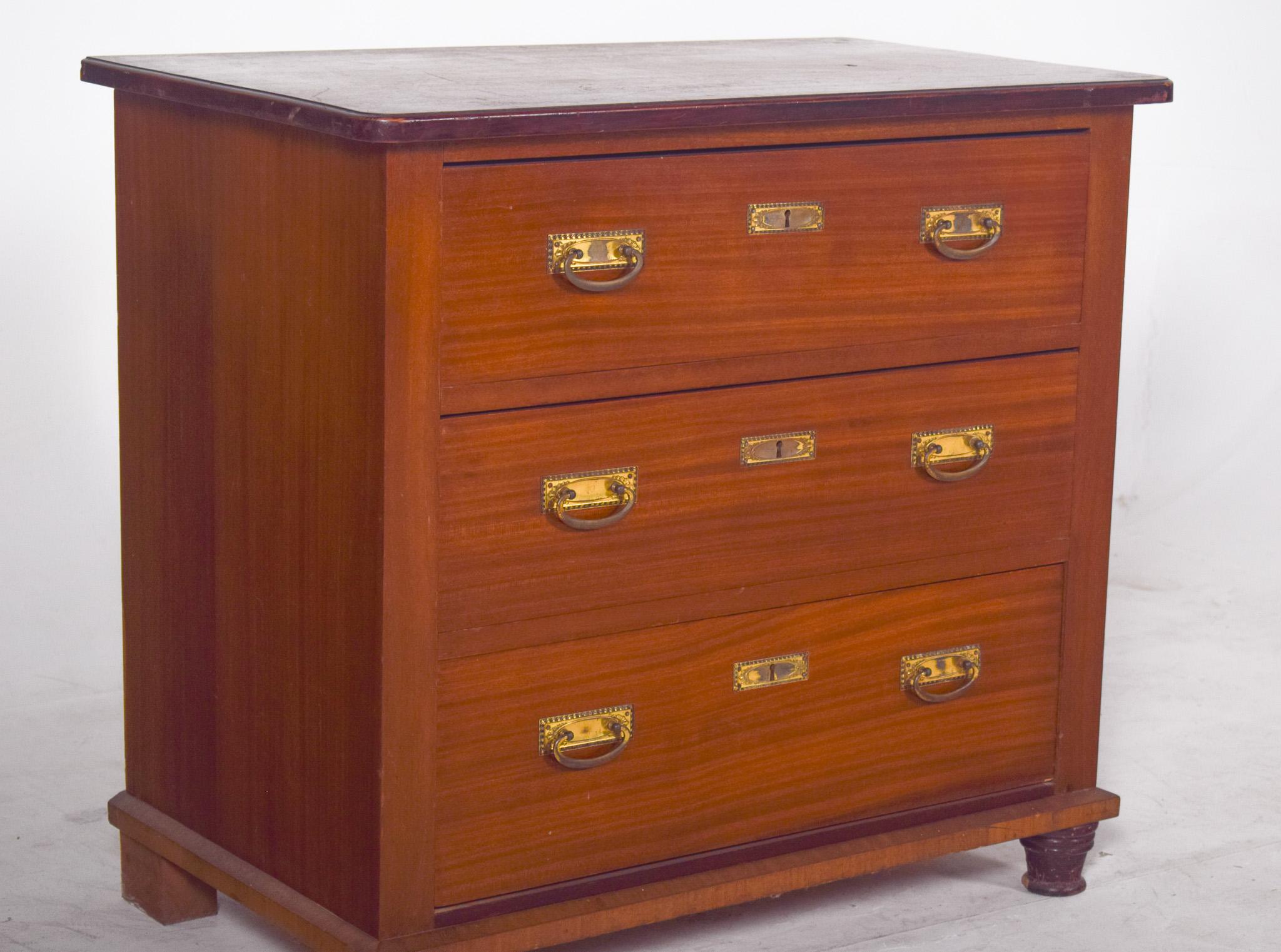 Antique Portuguese Small Chest of Drawers In Good Condition For Sale In Lisboa, Lisboa