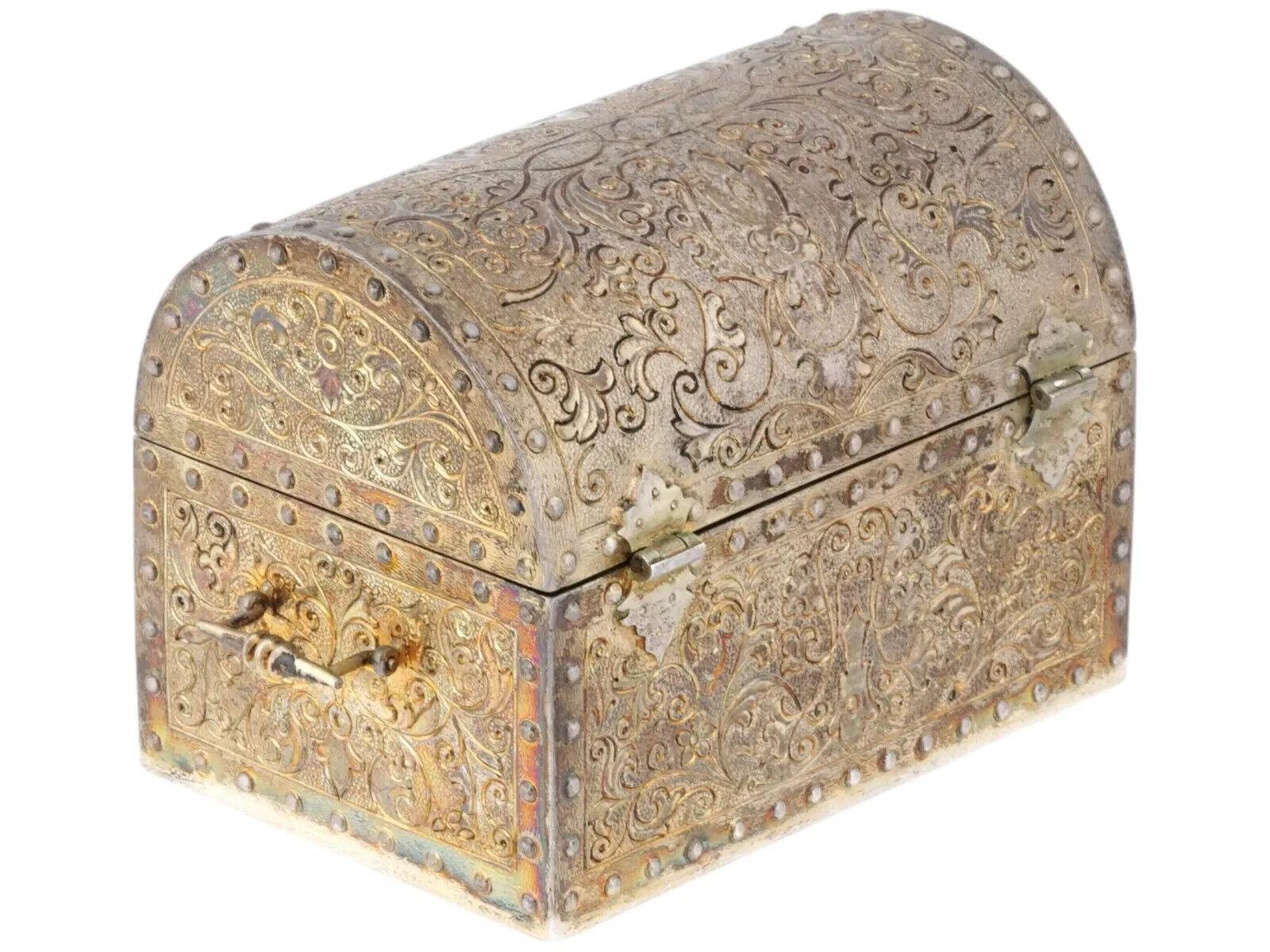 Caja portuguesa antigua de plata de ley con soporte siglo XIX en venta