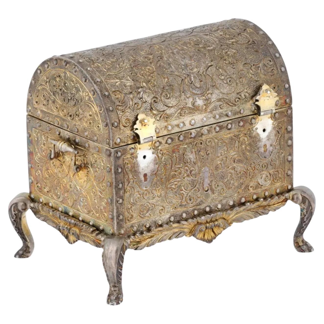 Caja portuguesa antigua de plata de ley con soporte en venta