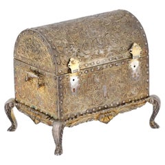 Caja portuguesa antigua de plata de ley con soporte