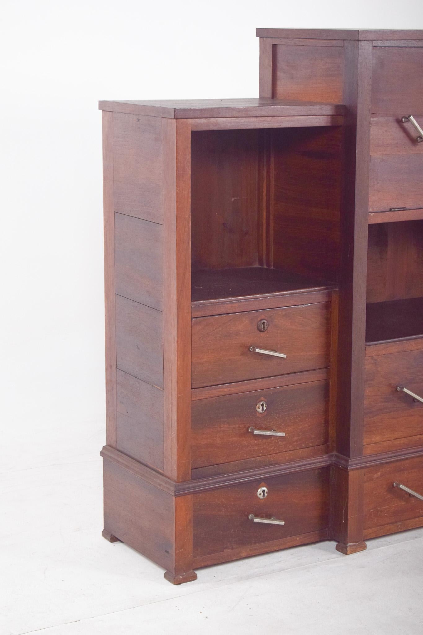 Portugais Ancienne armoire haute portugaise en vente