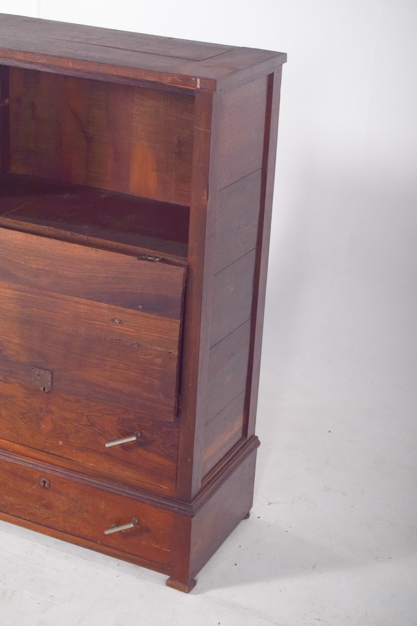 Bois Ancienne armoire haute portugaise en vente