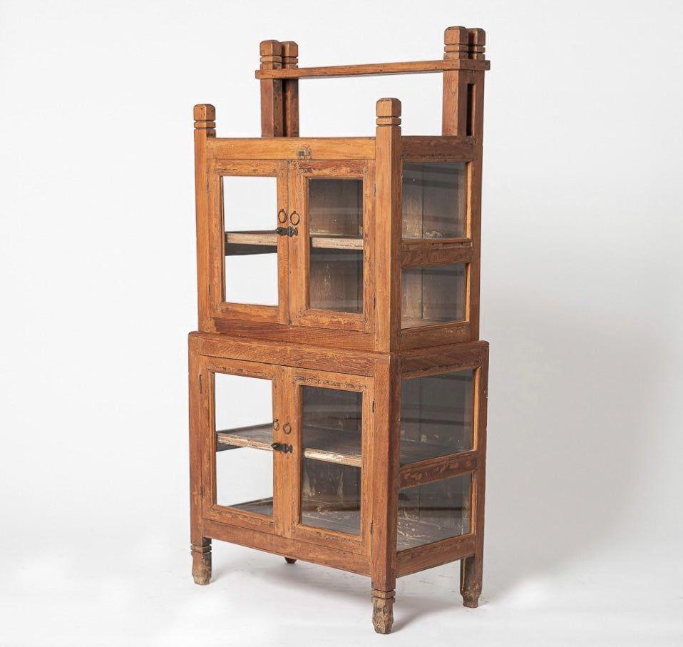 Antiker portugiesischer Aufbewahrungsschrank aus Holz und Glas aus Holz mit Vitrinenschrank (Rustikal)