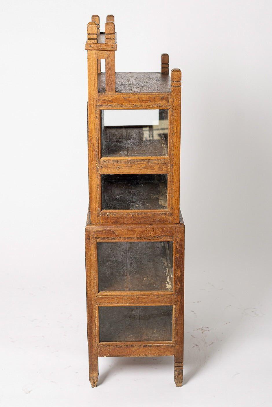 Antiker portugiesischer Aufbewahrungsschrank aus Holz und Glas aus Holz mit Vitrinenschrank (Unbekannt)