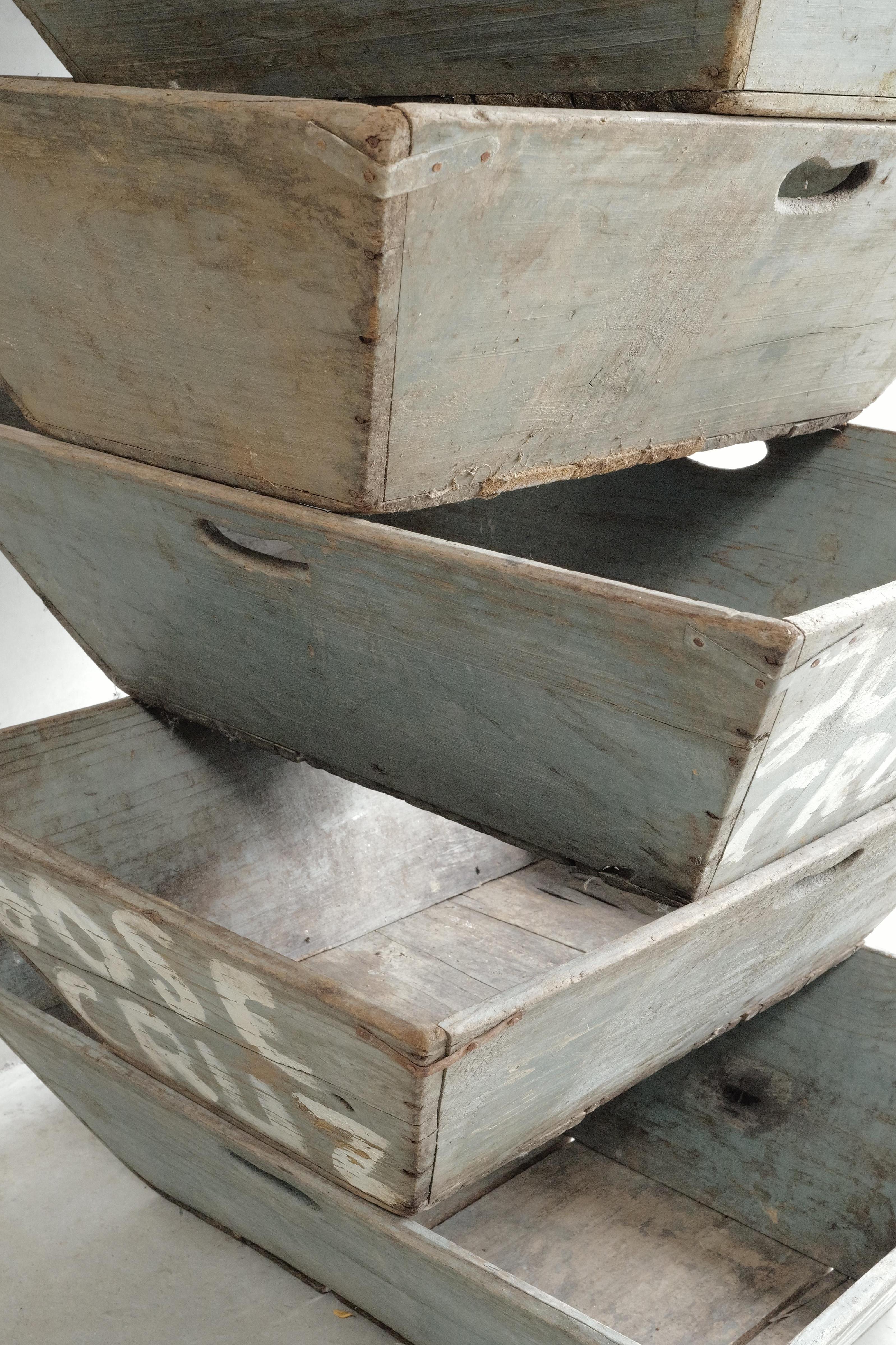 Recipiente de madera portugués antiguo para la cosecha Pintado en venta