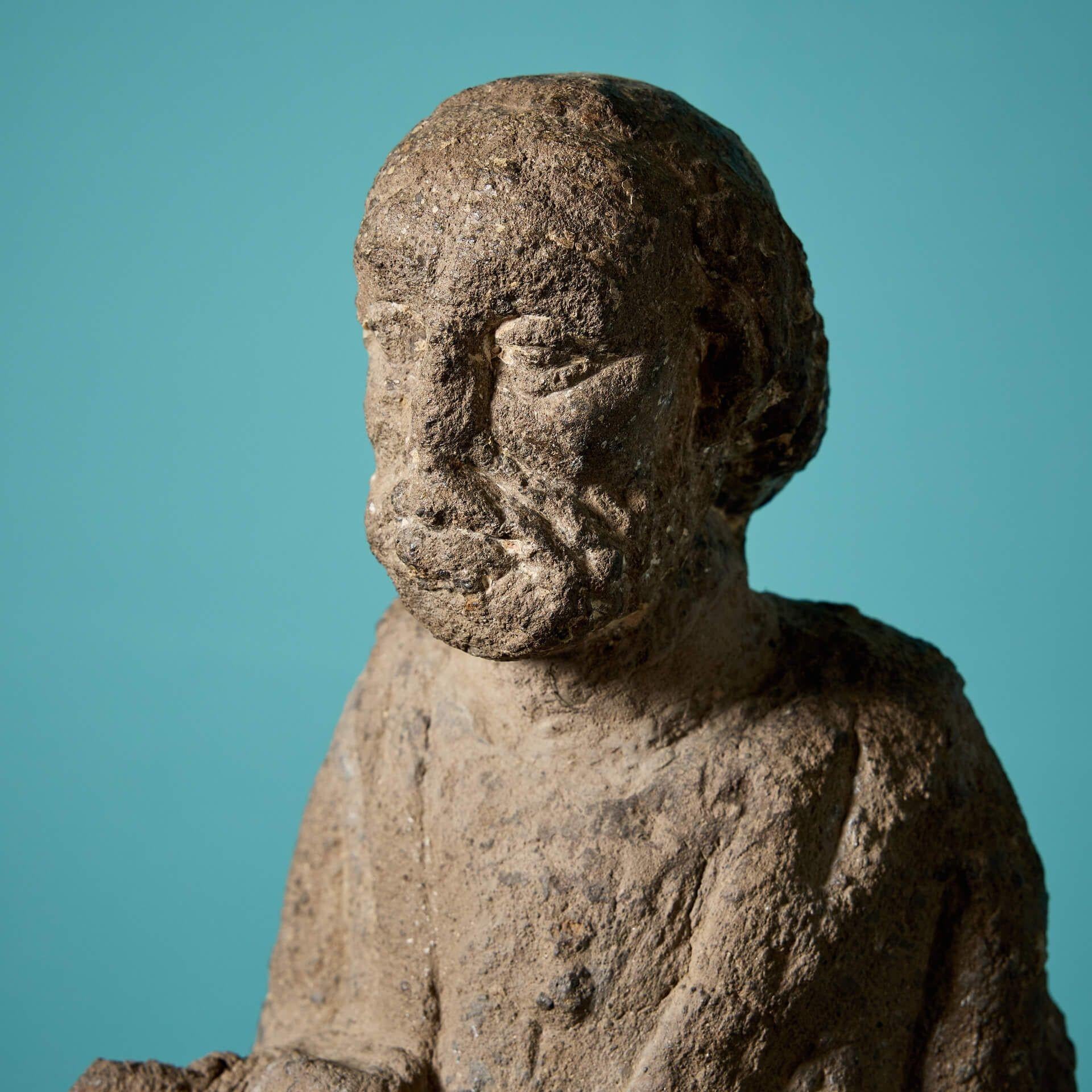 Antike postmittelalterliche geschnitzte Steinheiligenstatue (Mittelalterlich) im Angebot