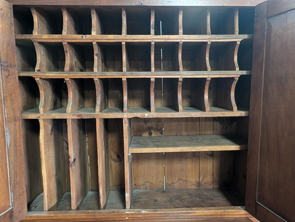 Escritorio antiguo de correos, nogal macizo siglo XIX