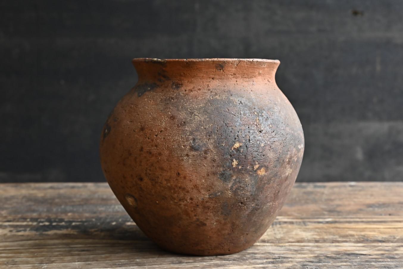 18th Century and Earlier Antique pottery pot from Japan or Southeast Asia/18th-19th century/Okinawa