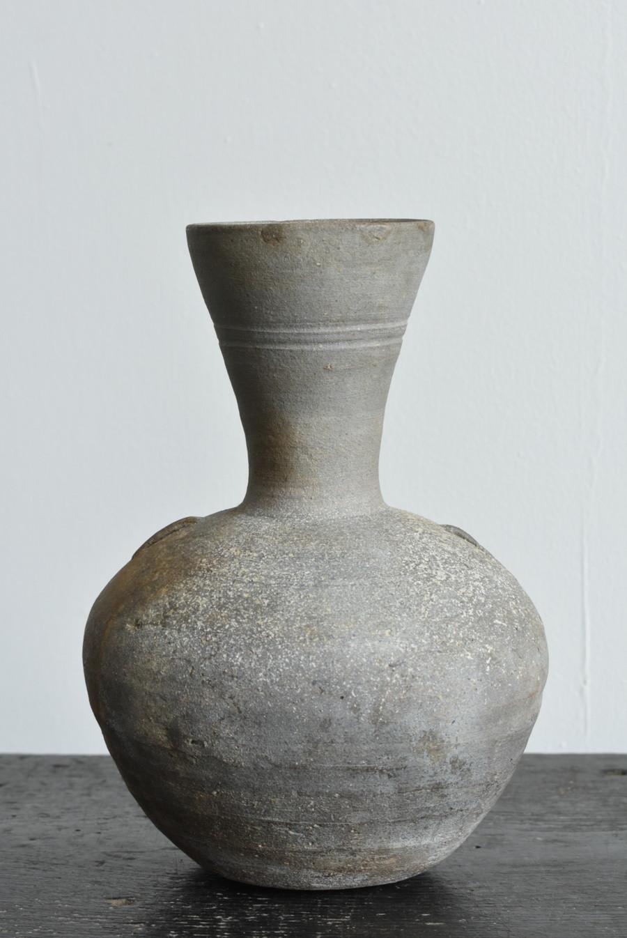 Antique Pottery Vase with a Sense of Japanese Wabi-Sabi / Early 9th Century In Good Condition In Sammu-shi, Chiba