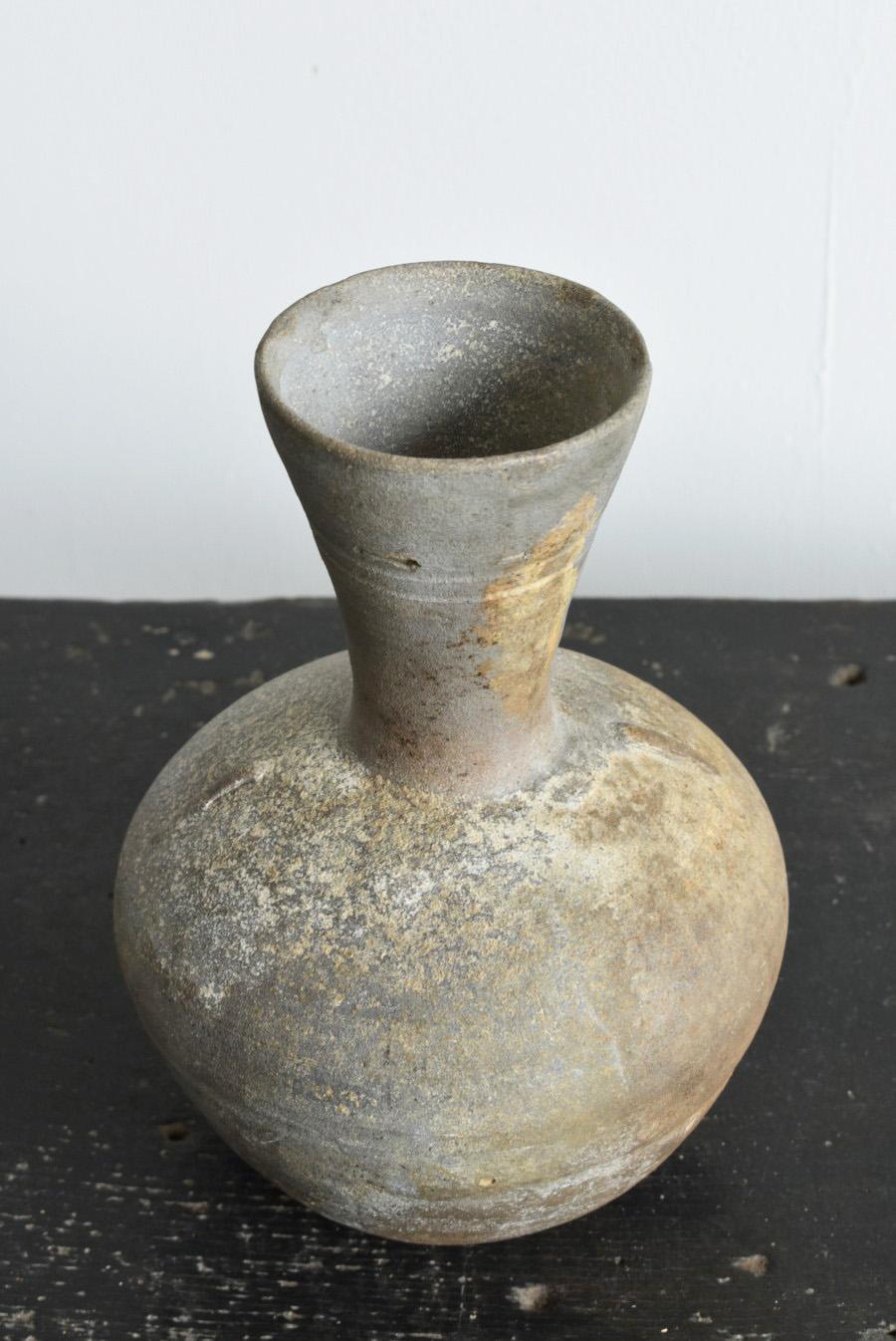 Antique Pottery Vase with a Sense of Japanese Wabi-Sabi / Early 9th Century 1