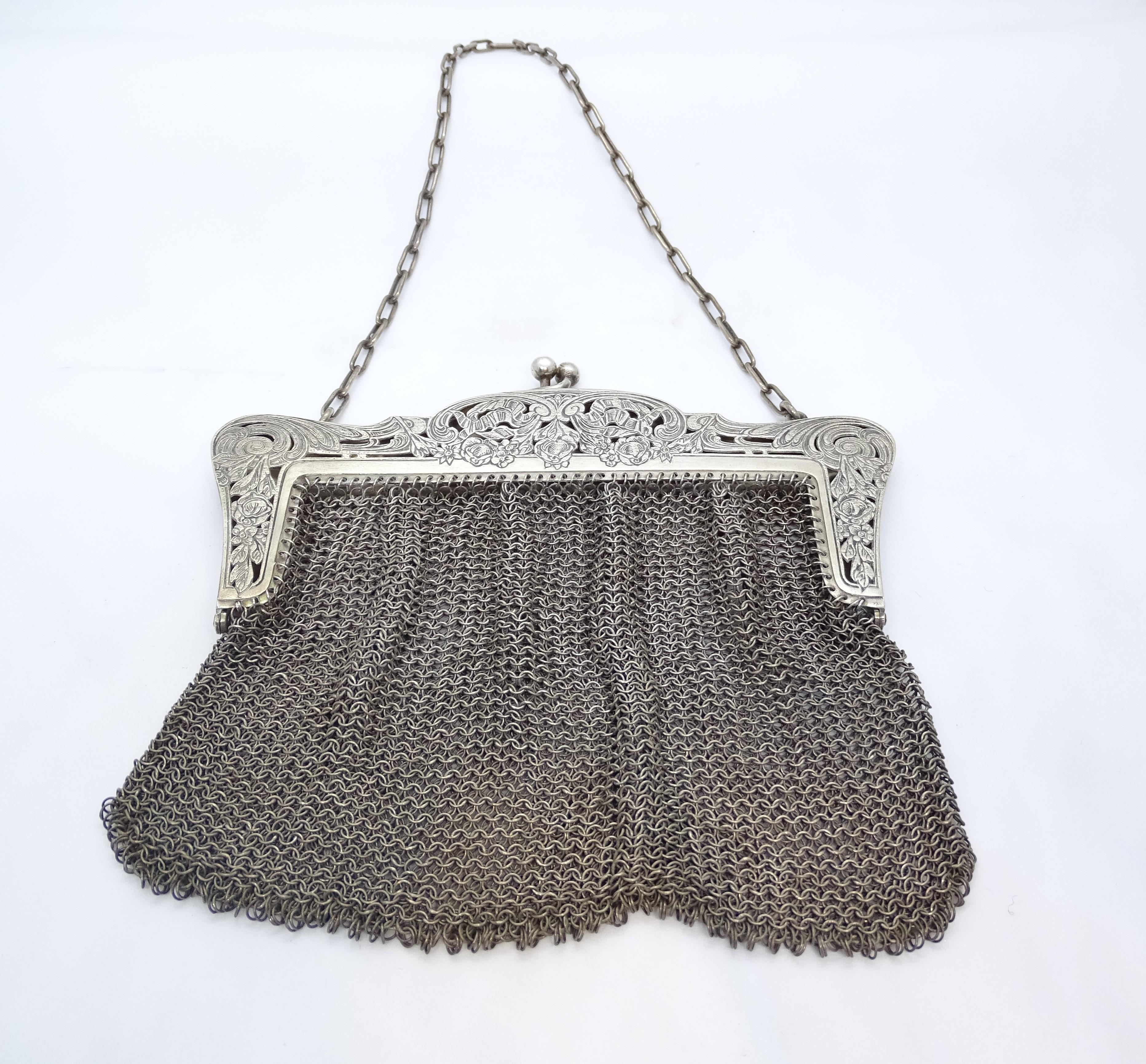 Antique pouch bag, silver plate, late 19th century – England
Silver plate purse or pouch, made at the end of the 19th century in England. The main body is made of mesh, framed at the top with a rigid band, also in silver, decorated on the front with