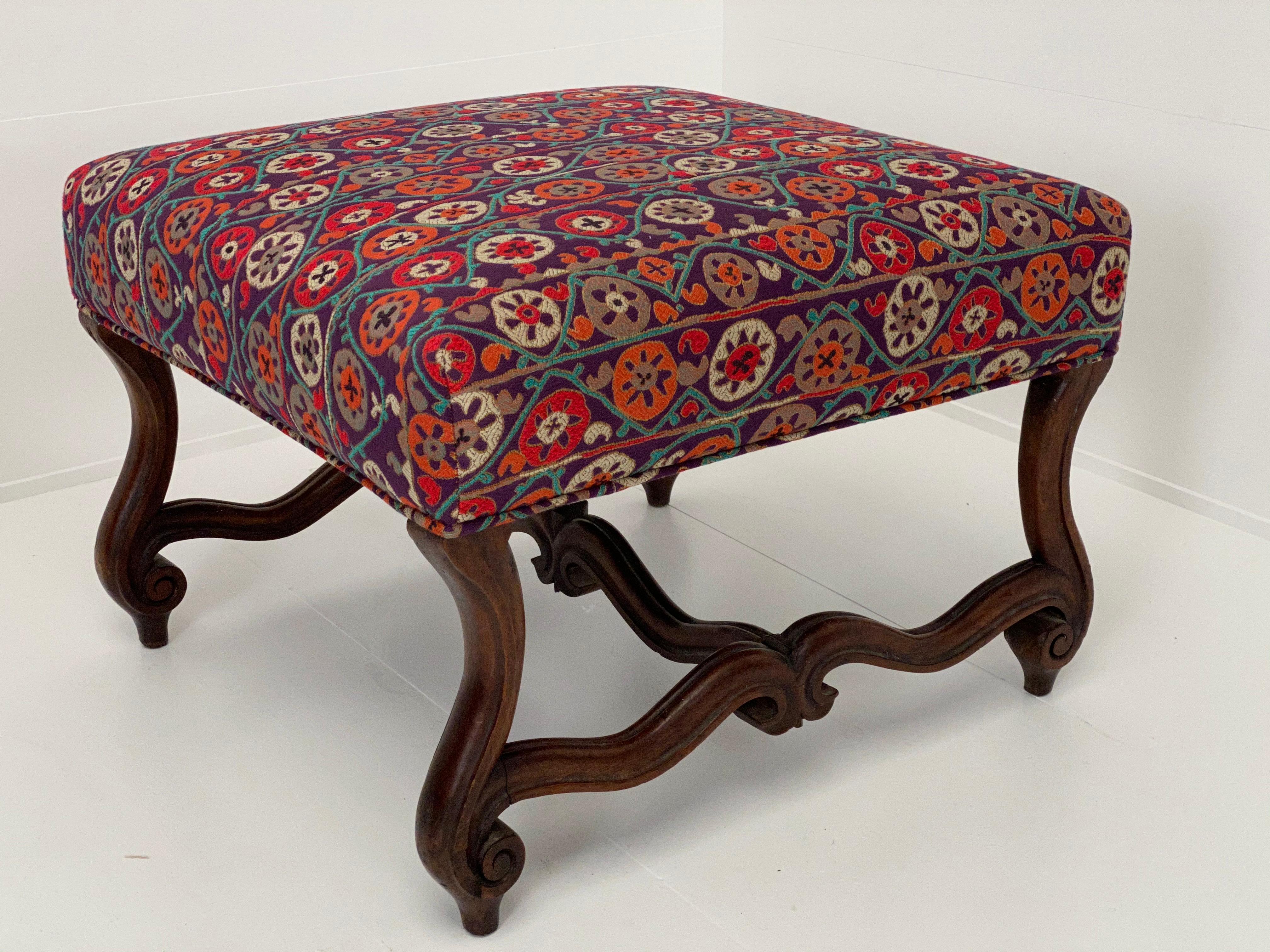 Chêne Pouf ancien avec nouvelle tapisserie en vente