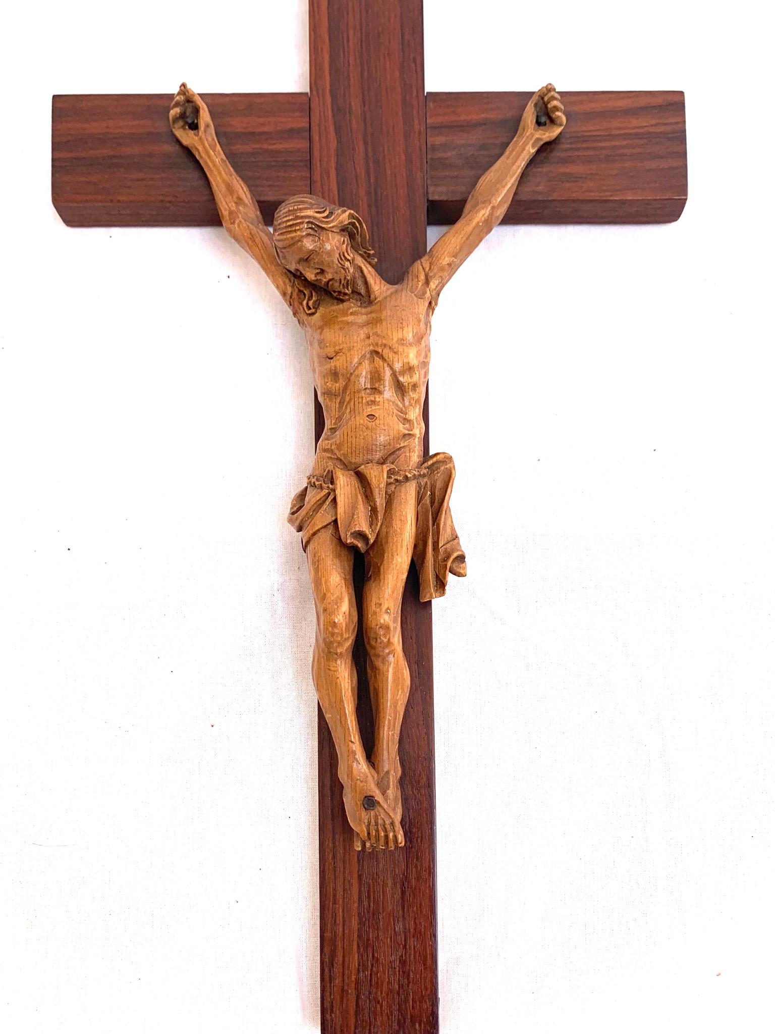 wall crucifix for home