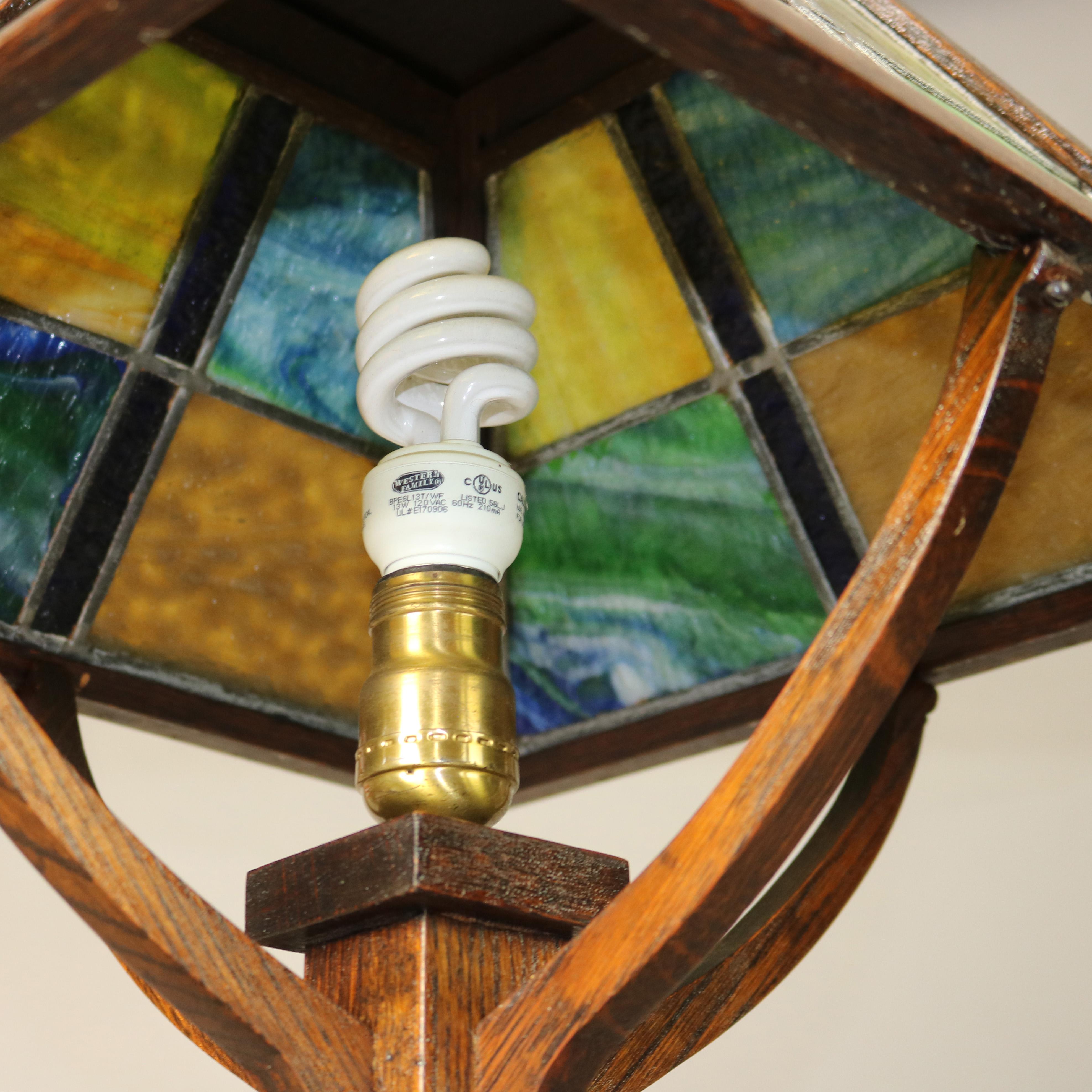 Antique Prairie School Arts and Crafts Oak Framed Slag Glass Table Lamp C1920 For Sale 6