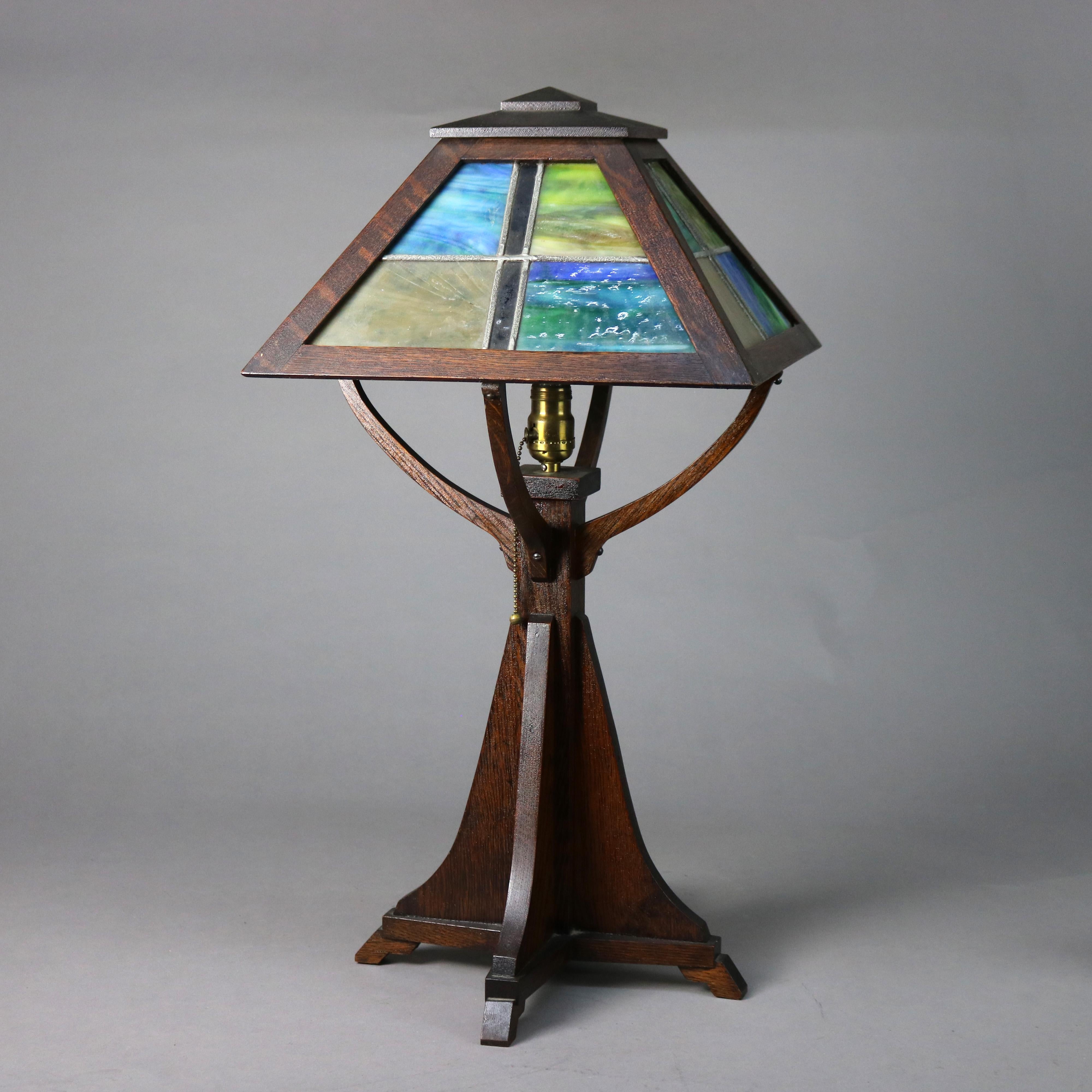 Antique Prairie School Arts and Crafts Oak Framed Slag Glass Table Lamp C1920 In Good Condition For Sale In Big Flats, NY