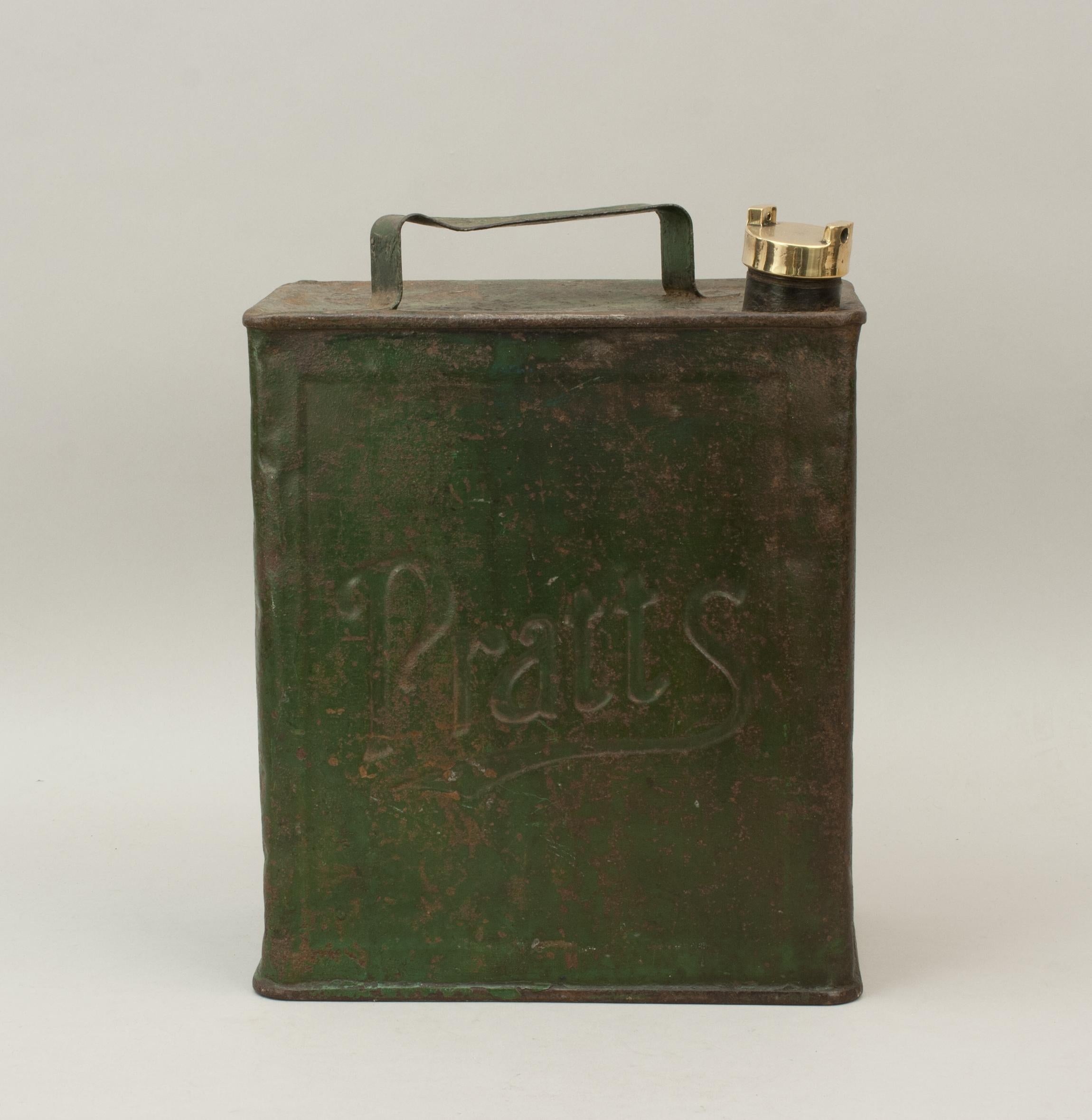 Début du 20ème siècle Ancienne boîte à pétrole Pratts verte à moteur en vente