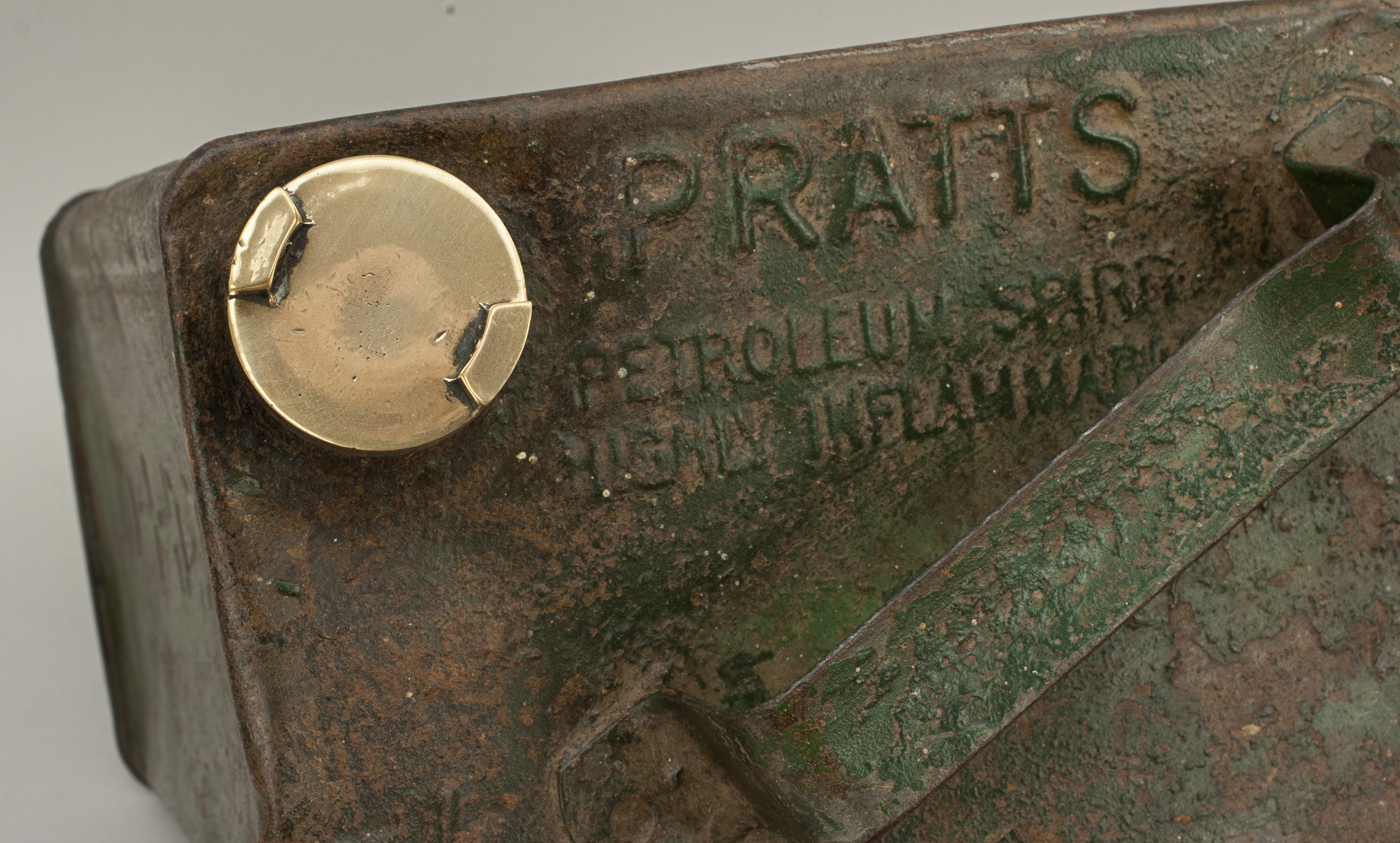 Antique Pratts Green Motoring Petrol Can In Good Condition For Sale In Oxfordshire, GB