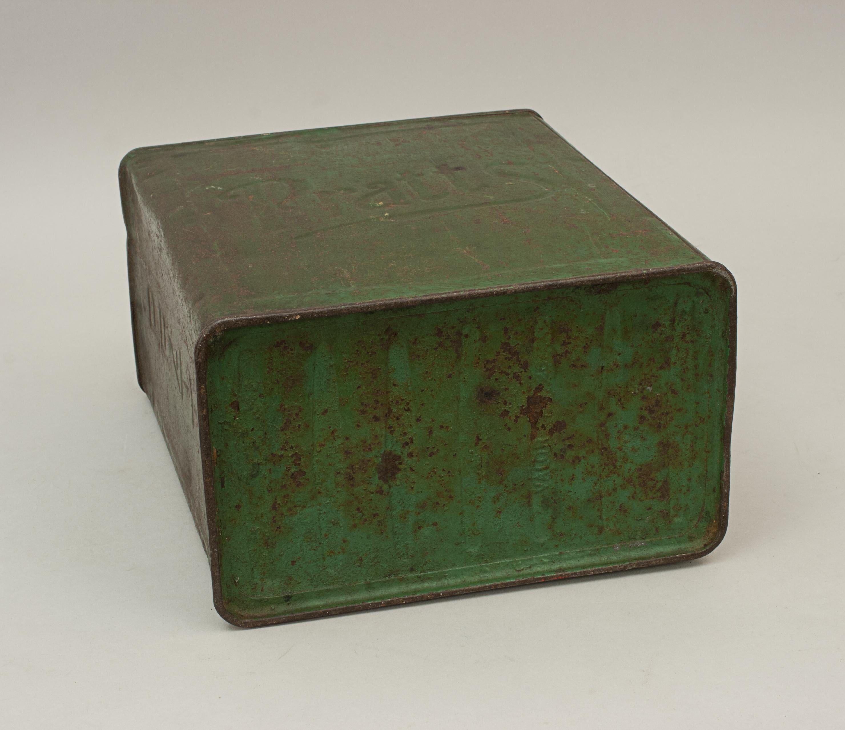 Ancienne boîte à pétrole Pratts verte à moteur en vente 3