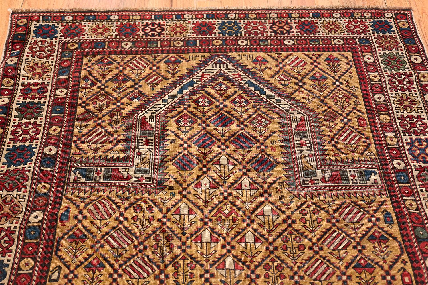 Antique Prayer Design Caucasian Dagestan Rug. Size: 4 ft 5 in x 5 ft 10 in  In Excellent Condition In New York, NY