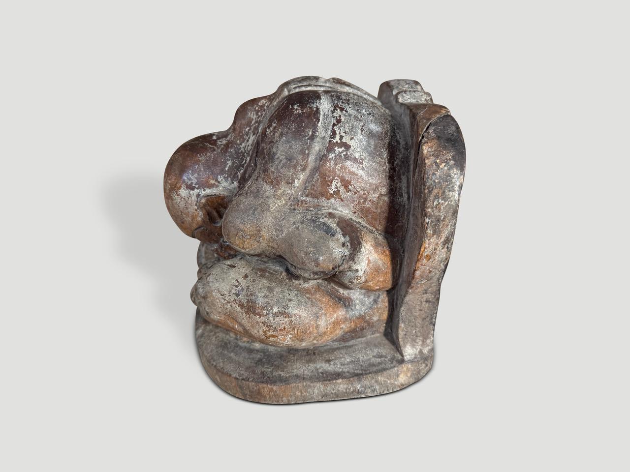 Bouddha de prière antique Bon état - En vente à New York, NY