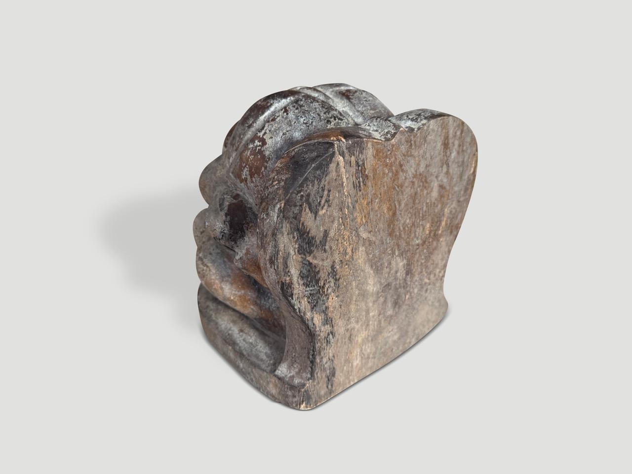 Milieu du XXe siècle Bouddha de prière antique en vente