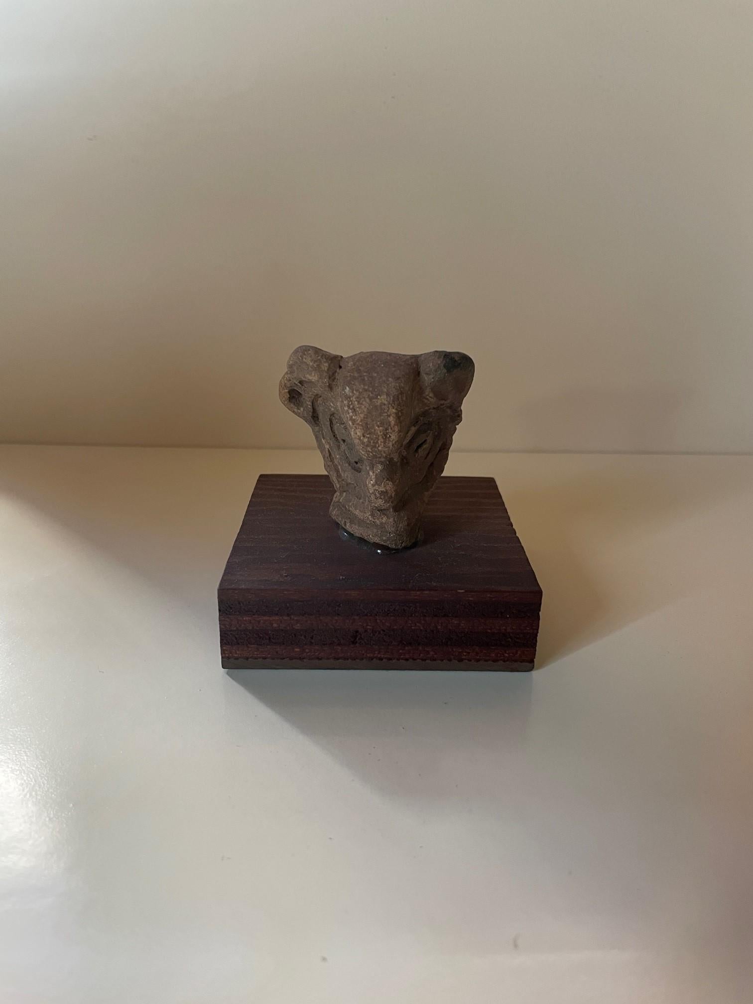Antike Pre-Columbian Mounted Bird Form Artefakte (Ton) im Angebot