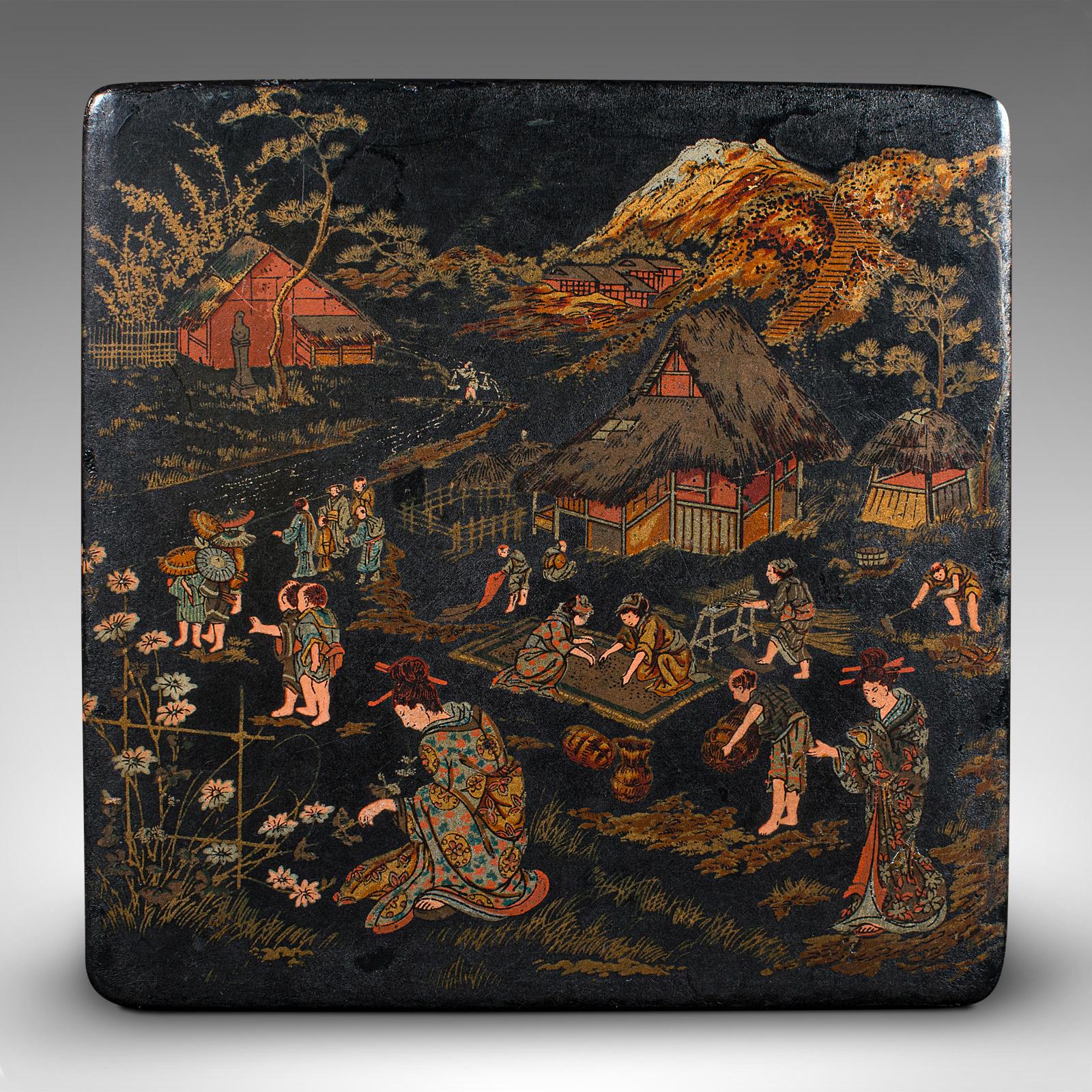 Victorien tardif Boîte de présentation ancienne japonaise, laquée, peinte à la main, orientale, victorienne en vente