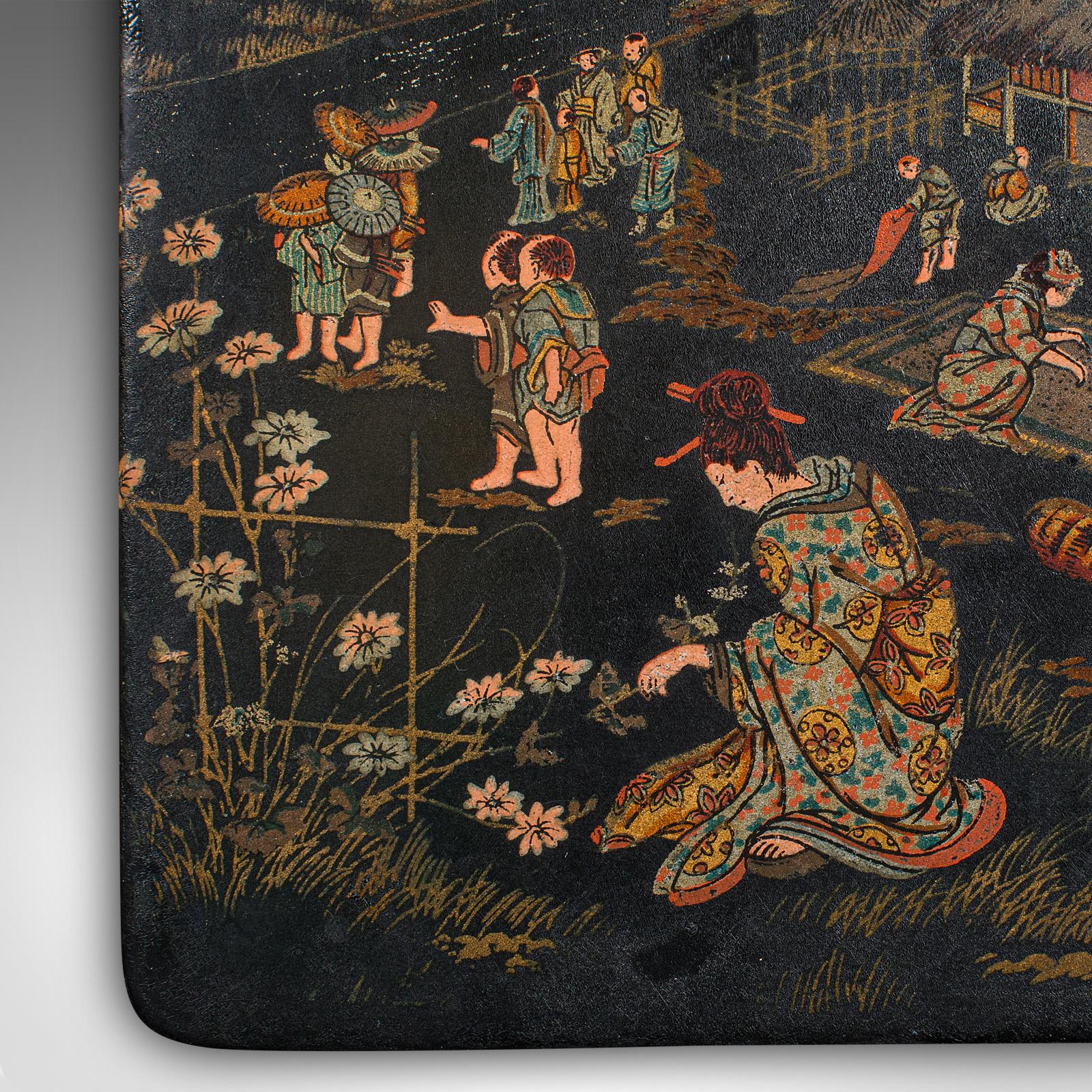 Boîte de présentation ancienne japonaise, laquée, peinte à la main, orientale, victorienne en vente 2
