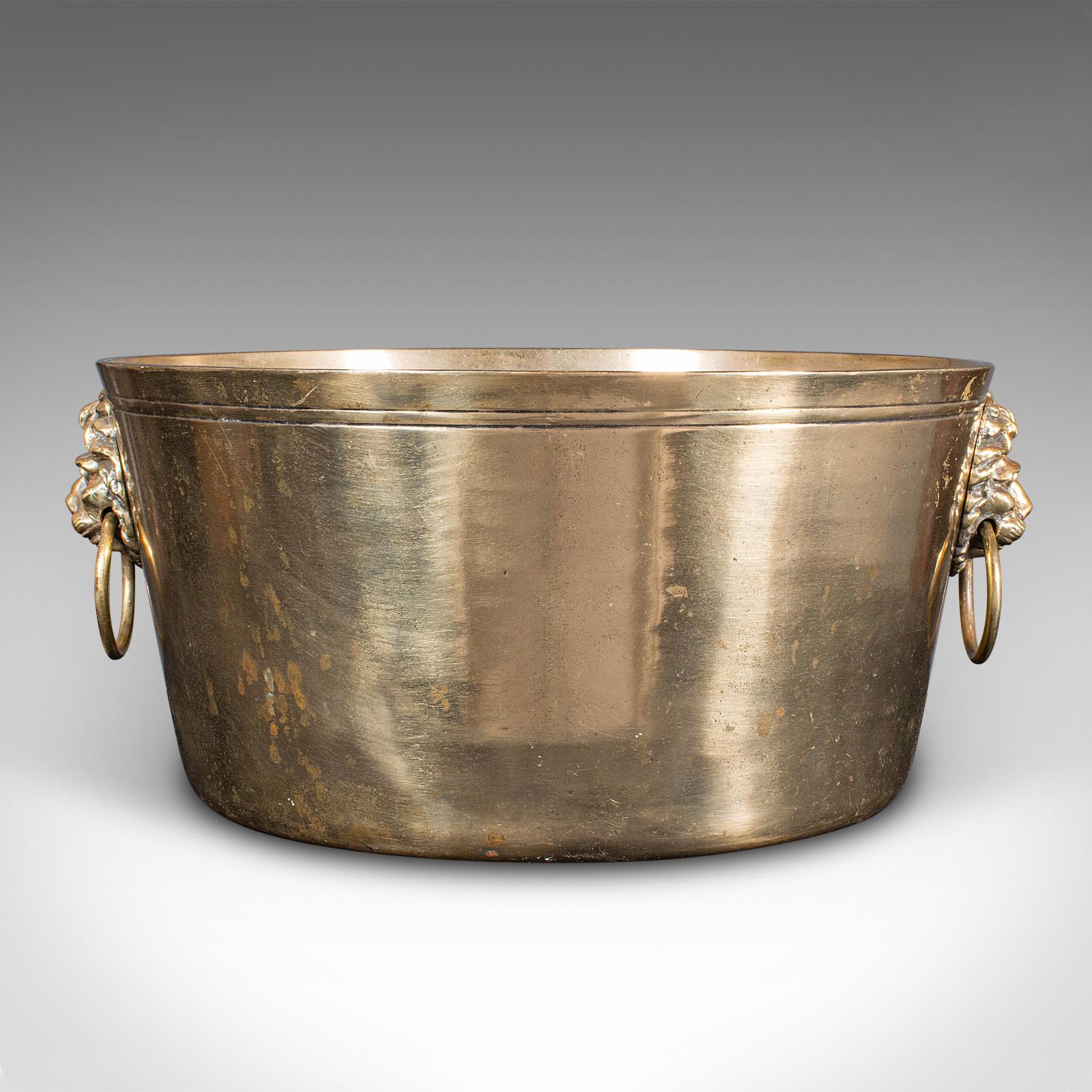 This is an antique presentation ice pan. An English, bronze serving cooler, dating to the Georgian period, circa 1800.

Fascinating Georgian example with delightful polished appearance
Displaying a desirable aged patina and good antique