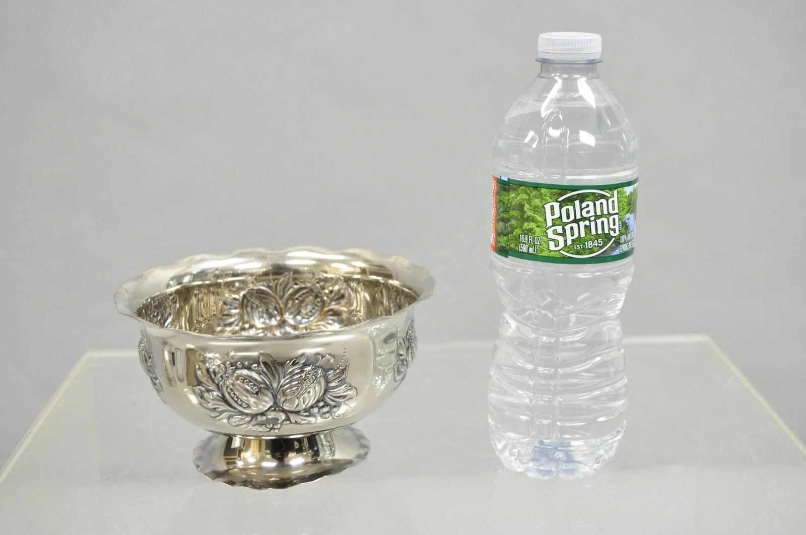 Antico piatto da portata Primans Sweden Silver Plated Repousse Nut Candy Small Bowl. Circa metà del XX secolo. Misure: 3,5