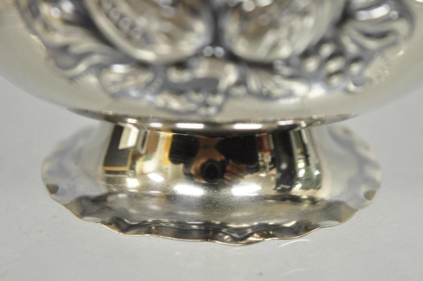 Sconosciuto Antico piatto Primans Sweden placcato in argento Repousse Nut Candy Small Dishl in vendita