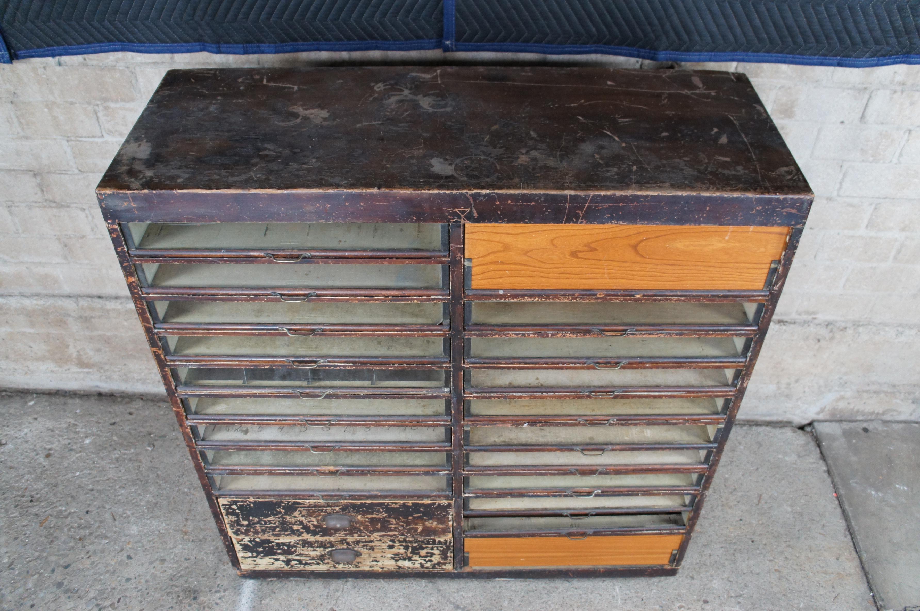 Antique Primitive 22 Drawer Apothecary Art Tool Storage Cabinet Chest In Good Condition In Dayton, OH