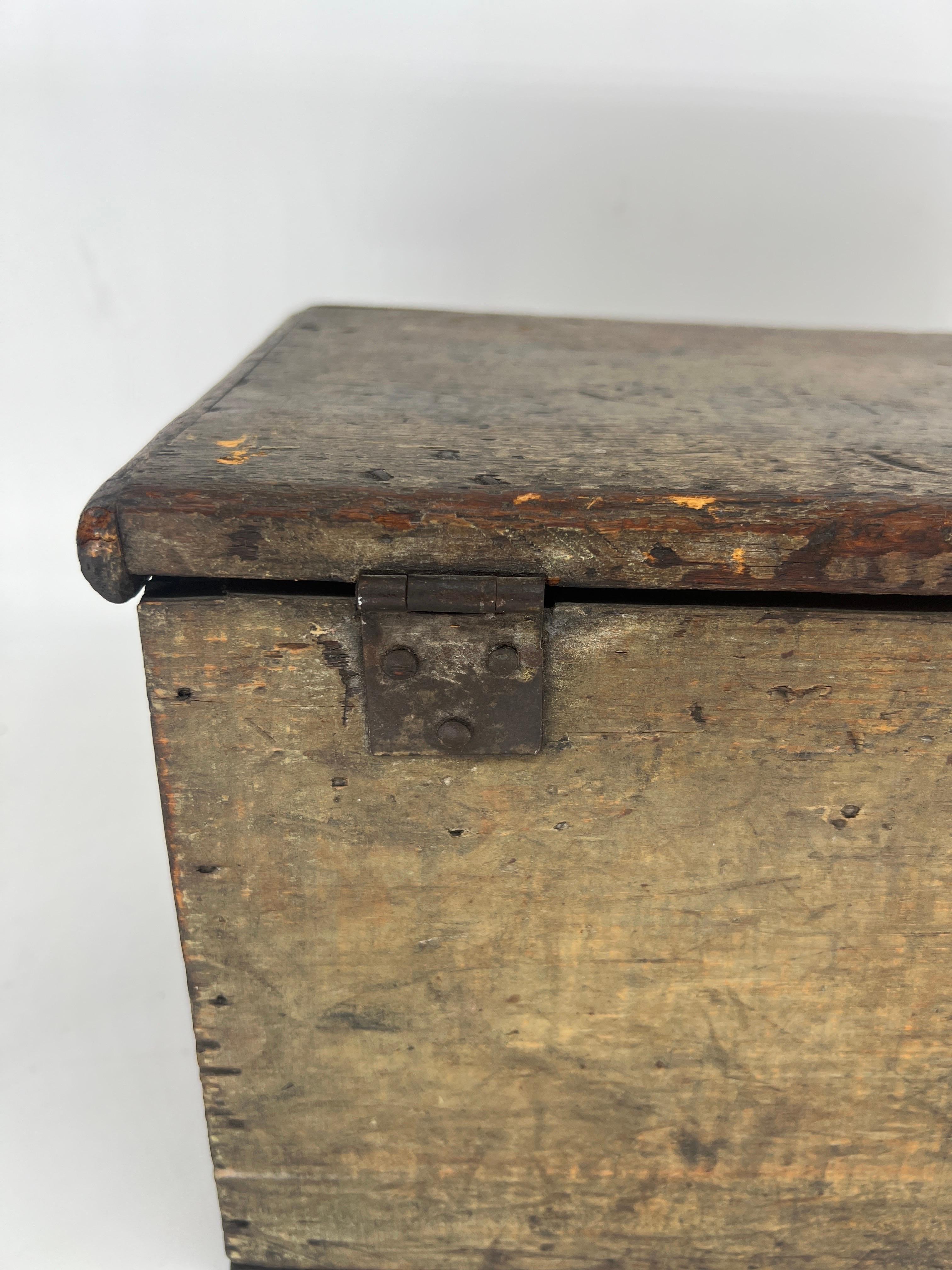 Antique Primitive American Paint Decorated Tool or Document Storage Box For Sale 2