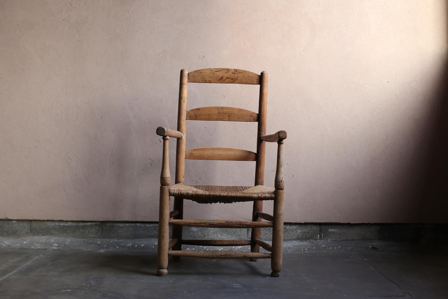 Antiker primitiver Armausschlagstuhl aus Frankreich im Angebot 3