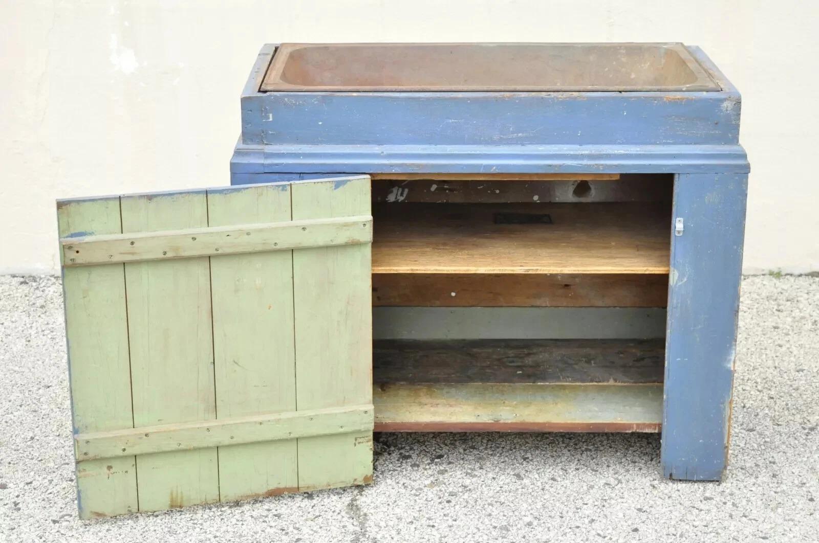 Antiguo Primitivo Azul Distress Pintado Armario Armario Vanidad Fregadero de Hierro Fundido en Bueno estado para la venta en Philadelphia, PA