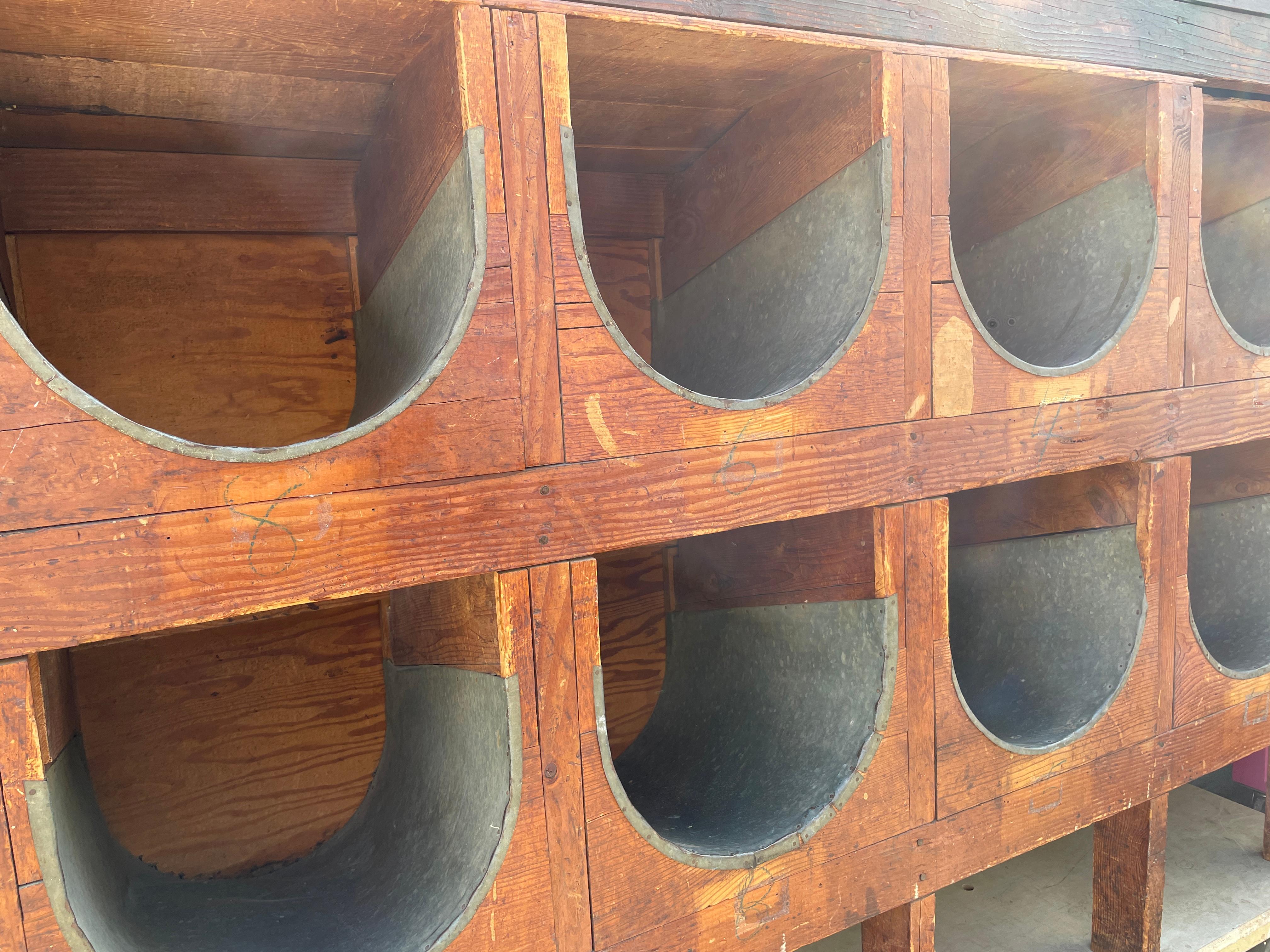 Antique Primitive Chicken Coop Roosting Box In Good Condition In Alhambra, CA