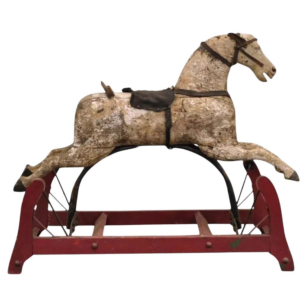Ancien cheval à bascule primitif rocking hobby rustique en bois sculpté et fonte rouge en vente