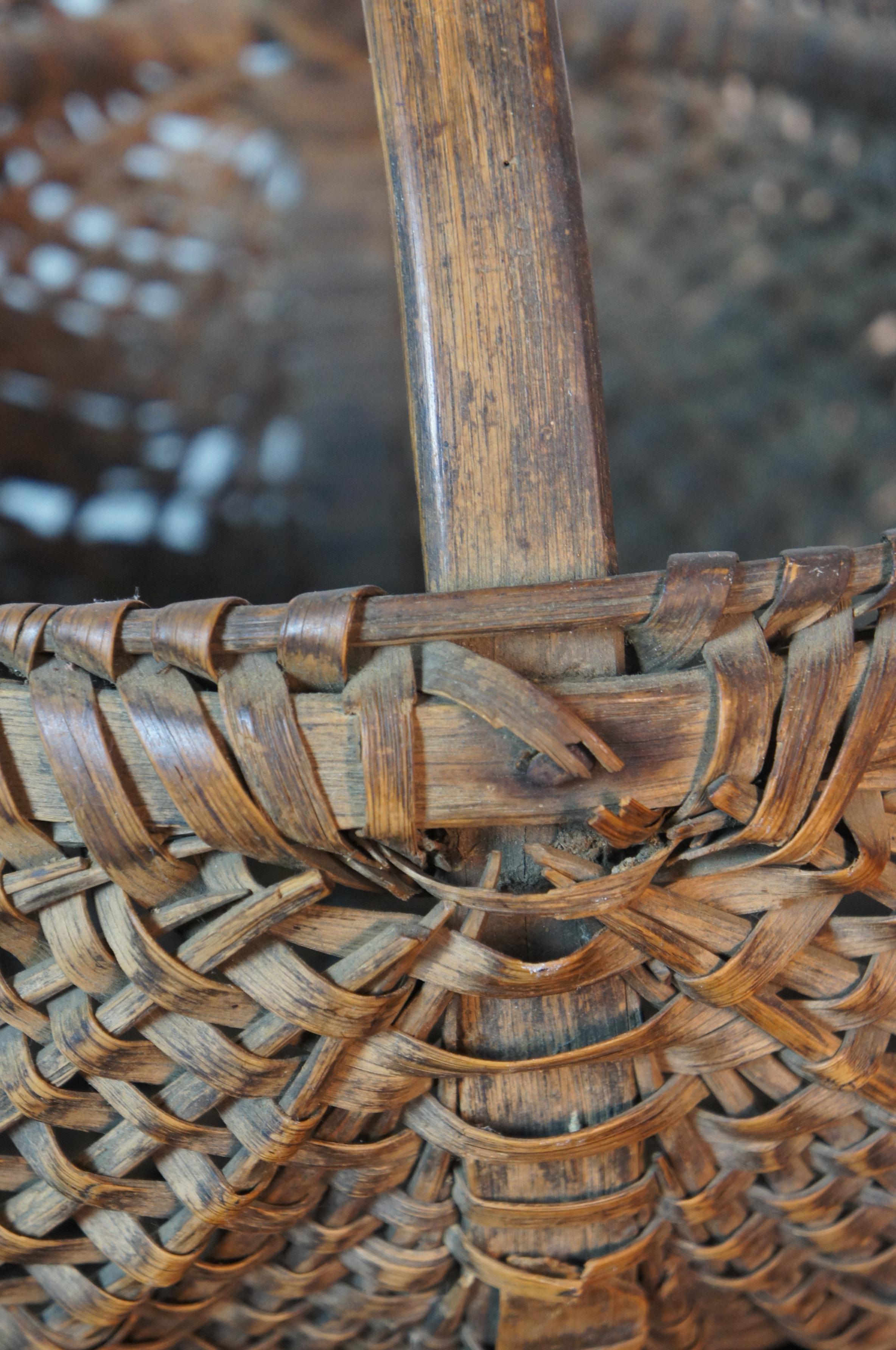 Antique Hand Woven Country Farmhouse Buttocks Butt Egg Basket In Good Condition In Dayton, OH