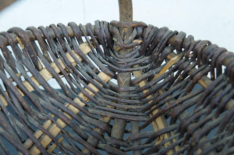 Antique Primitive Handwoven Scalloped Willow Reed Gathering Basket